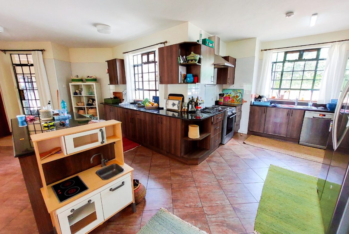 4-bedroom house for sale Woodvale Drive, Runda, Nairobi. Mbugani Villas. close to the UNEP, Rosslyn Academy, German school and the Village market. FIT PROPERTY