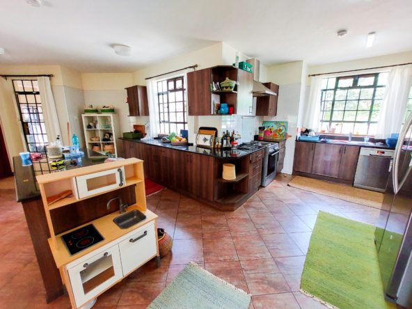 4-bedroom house for sale Woodvale Drive, Runda, Nairobi. Mbugani Villas. close to the UNEP, Rosslyn Academy, German school and the Village market. FIT PROPERTY