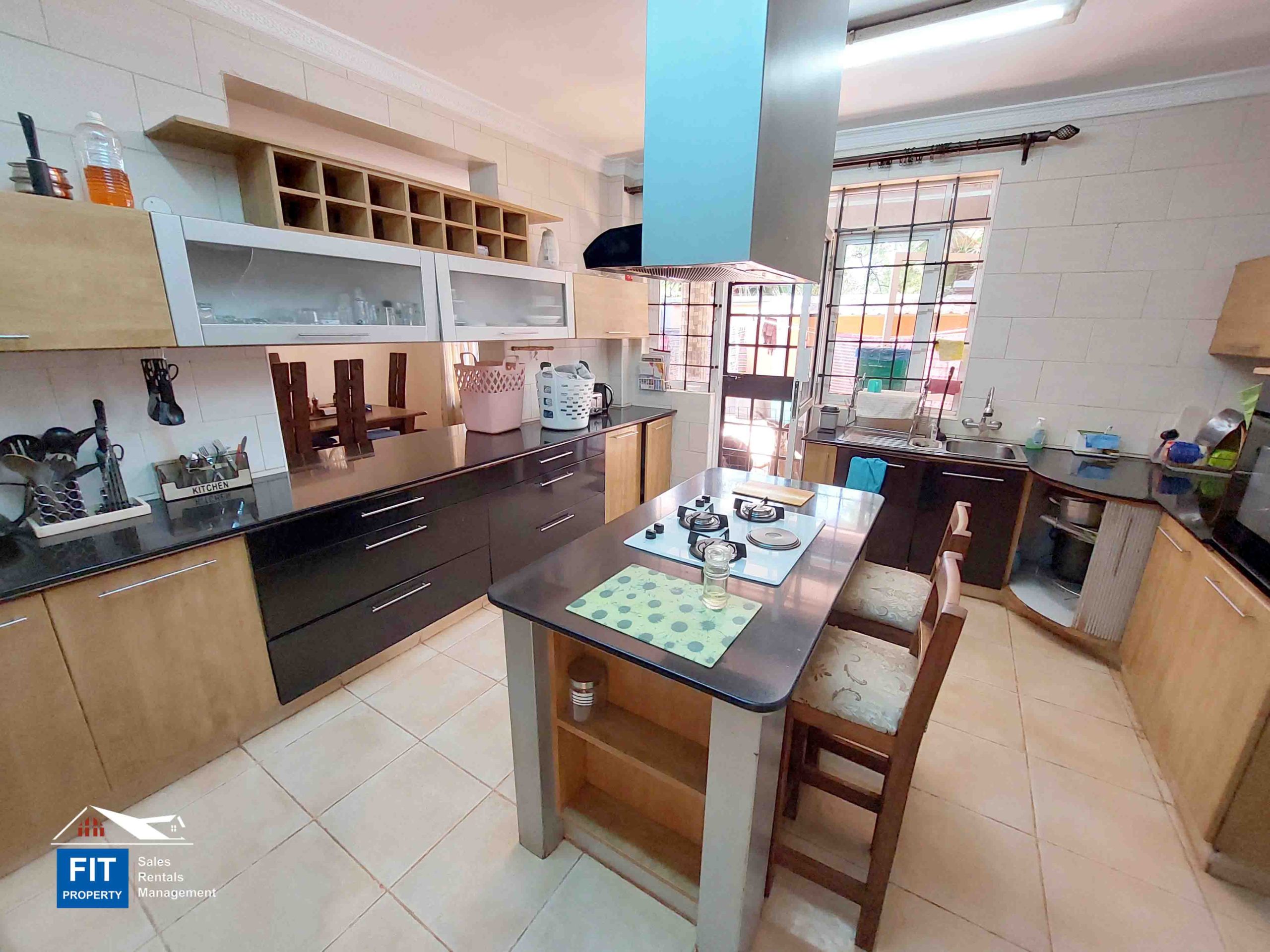 6 Bedroom House Riverside For Sale - Nairobi close to Westlands shopping center, various Embassies, and offices. FIT PROPERTY