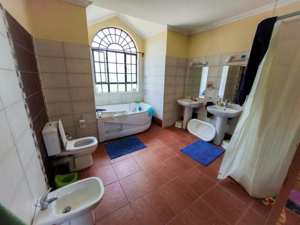 4-bedroom house for sale Woodvale Drive, Runda, Nairobi. Mbugani Villas. close to the UNEP, Rosslyn Academy, German school and the Village market. FIT PROPERTY