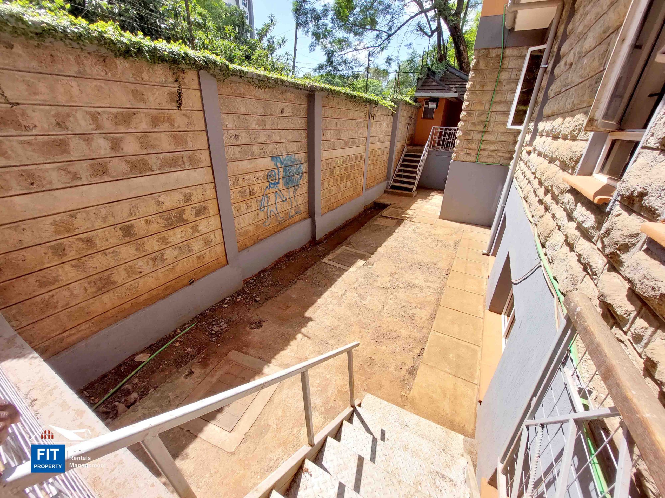 6 Bedroom House Riverside For Sale - Nairobi close to Westlands shopping center, various Embassies, and offices. FIT PROPERTY