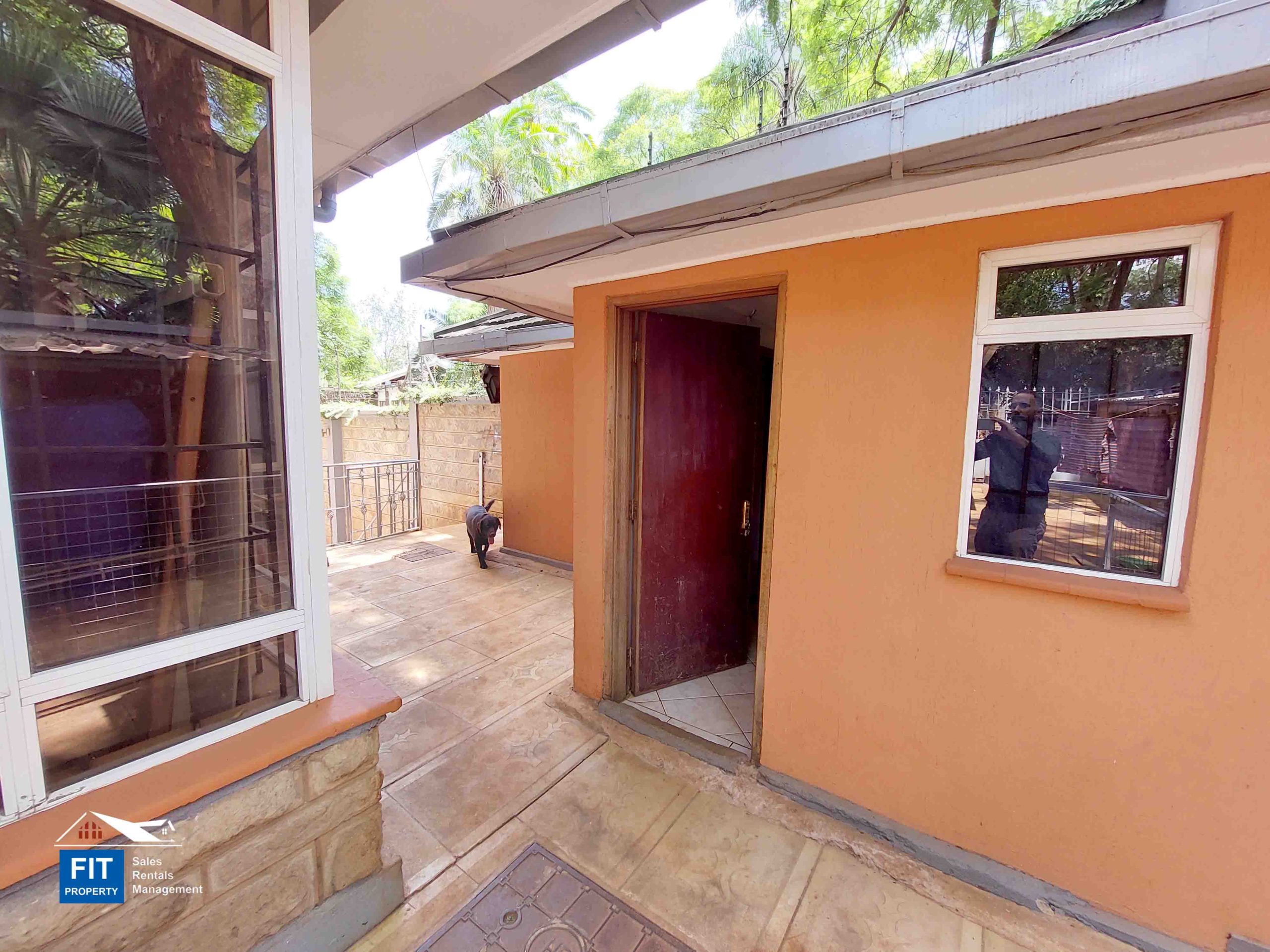 6 Bedroom House Riverside For Sale - Nairobi close to Westlands shopping center, various Embassies, and offices. FIT PROPERTY