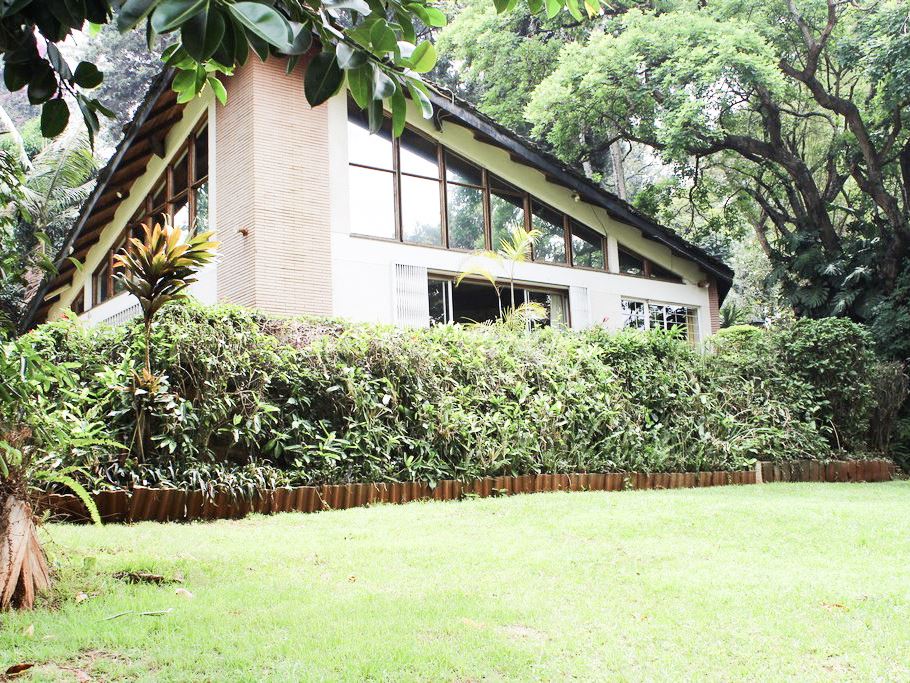 4 Bedroom House for Sale in Shanzu road, Spring Valley. Near Sarit Center, Westgate shopping Mall, various Embassies and offices.