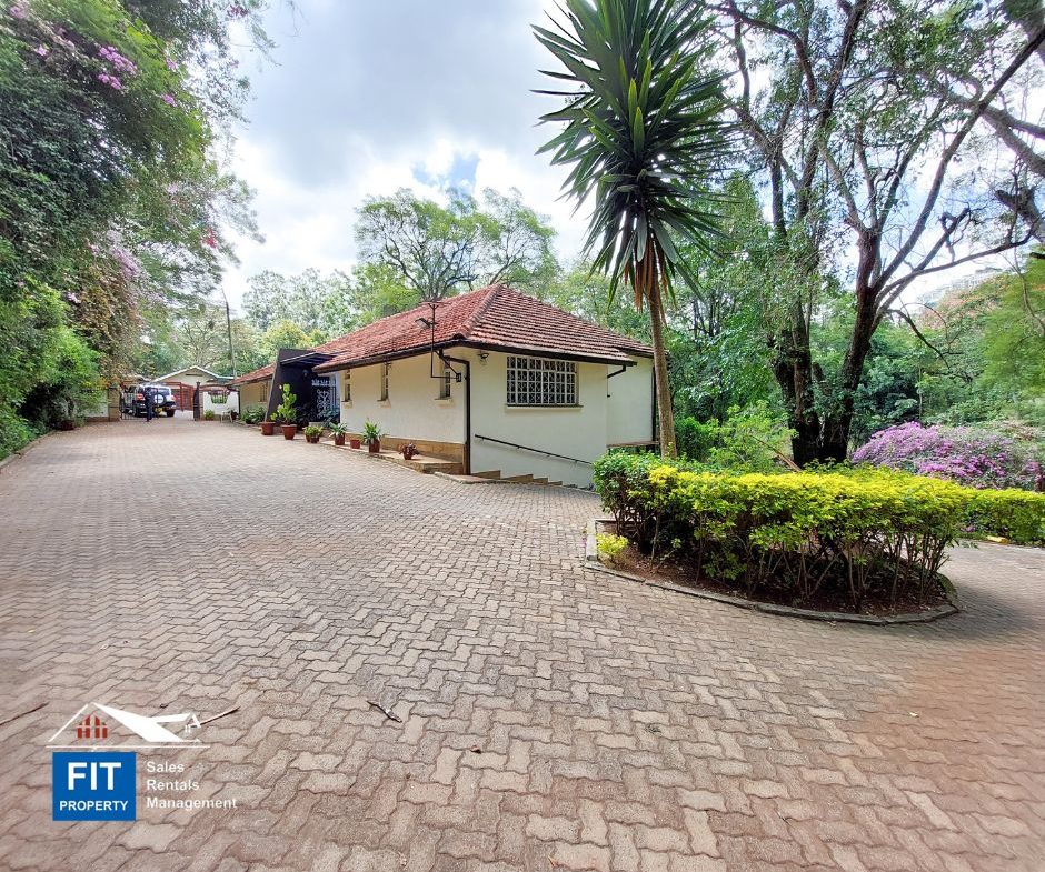 5 Bed Home for sale, Old Muthaiga, Nairobi. Size: 5000 square feet. Right behind the American ambassadors residence. FIT PROPERTY