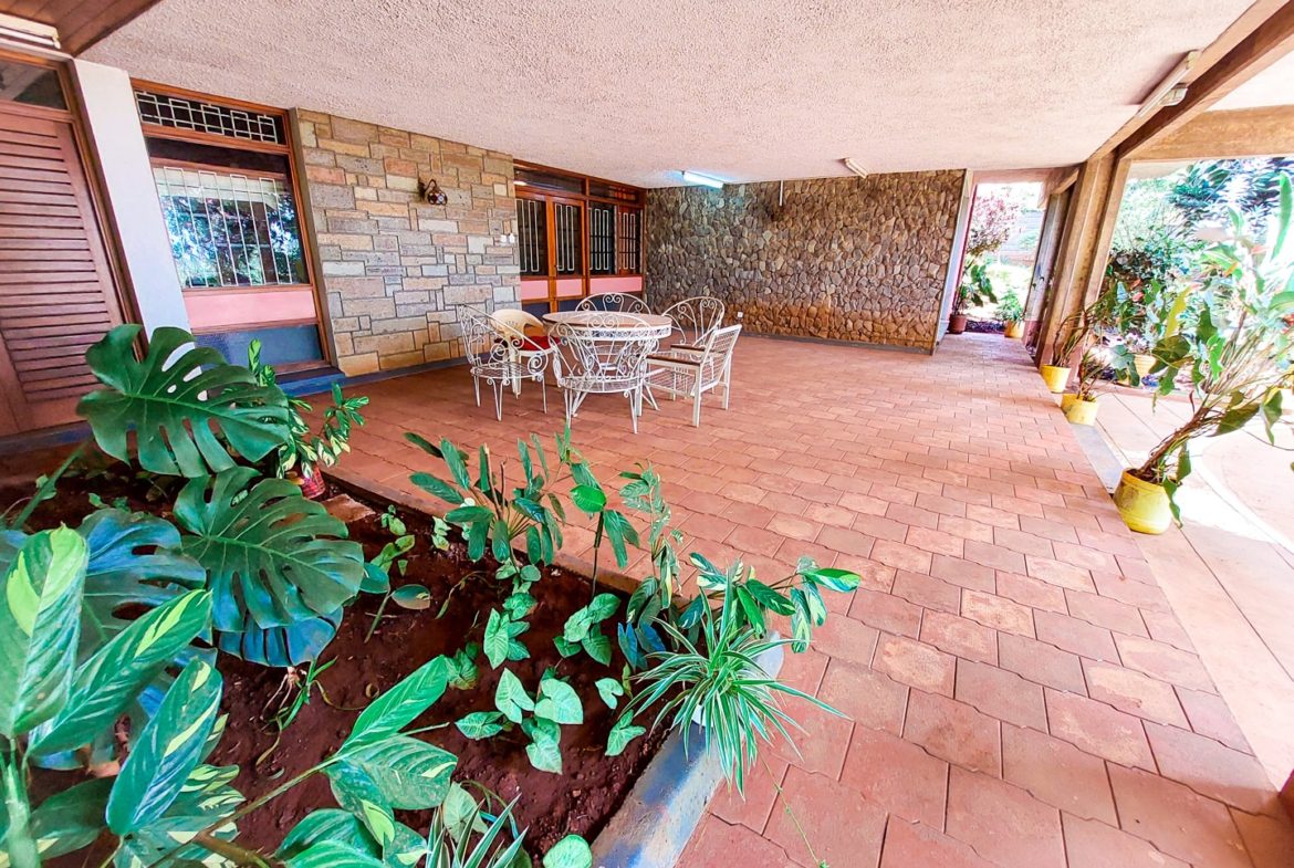 6 Bed House for sale on 0.75 acres, Manyani East Road, Lavington. Price: KES 165M or nearest offer. Listed by FIT Property
