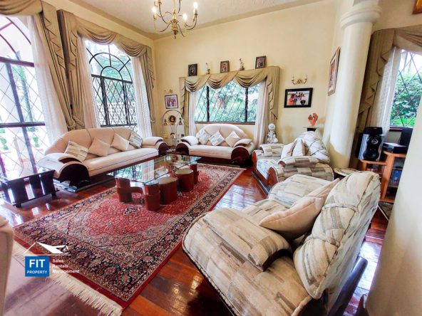 5 Bedroom Home on Nyari Dam, Ibis Drive, Nyari Estate, Nairobi for sale. Sits on a total acreage of 0.7 acres of lush landscaped lawns. 135M.