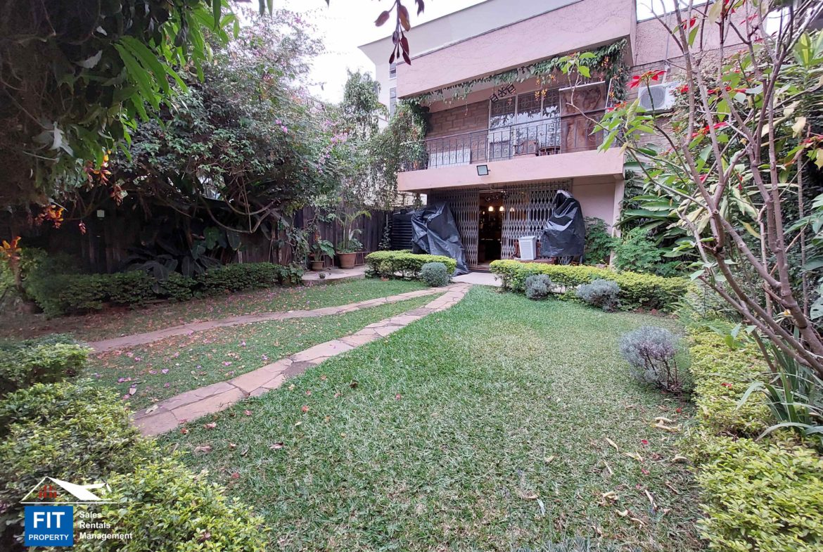 5 bedroom townhouse for sale, Lenana road, Kilimani, Nairobi. Master bedroom has balcony, En-suite bathroom with a corner jacuzzi tub. FIT PROPERTY