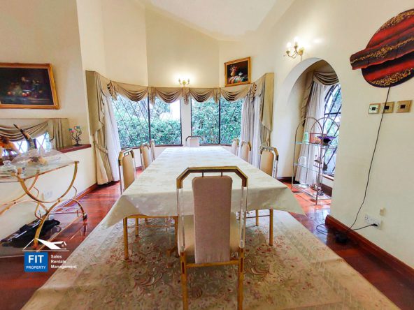 5 Bedroom Home on Nyari Dam, Ibis Drive, Nyari Estate, Nairobi for sale. Sits on a total acreage of 0.7 acres of lush landscaped lawns. 135M.