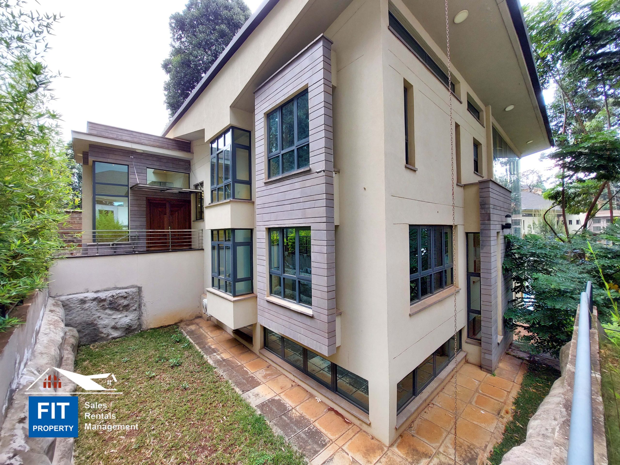 5 bedroom Villa with a pool for Sale, Lower Kabete, Nairobi on approx half acre. Price of this 5 bedroom villa: KES 160M. FIT PROPERTY
