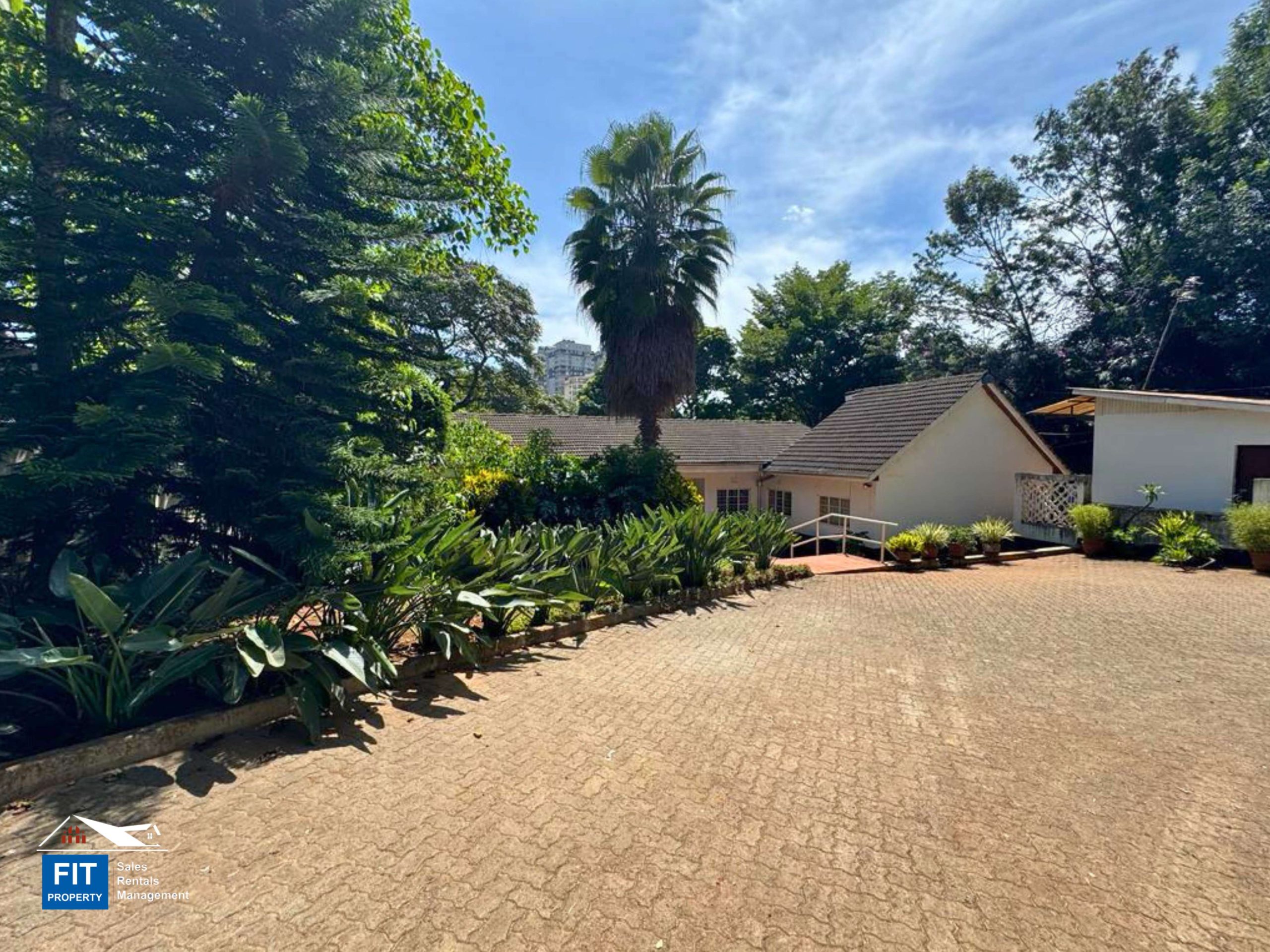 Exceptional 0.5 Acre Land 3 Bedroom Bungalow Parcel in Spring Valley, Nairobi. Rectangular plot currently adorned with a charming three-bedroom bungalow. 100 Million FIT PROPERTY